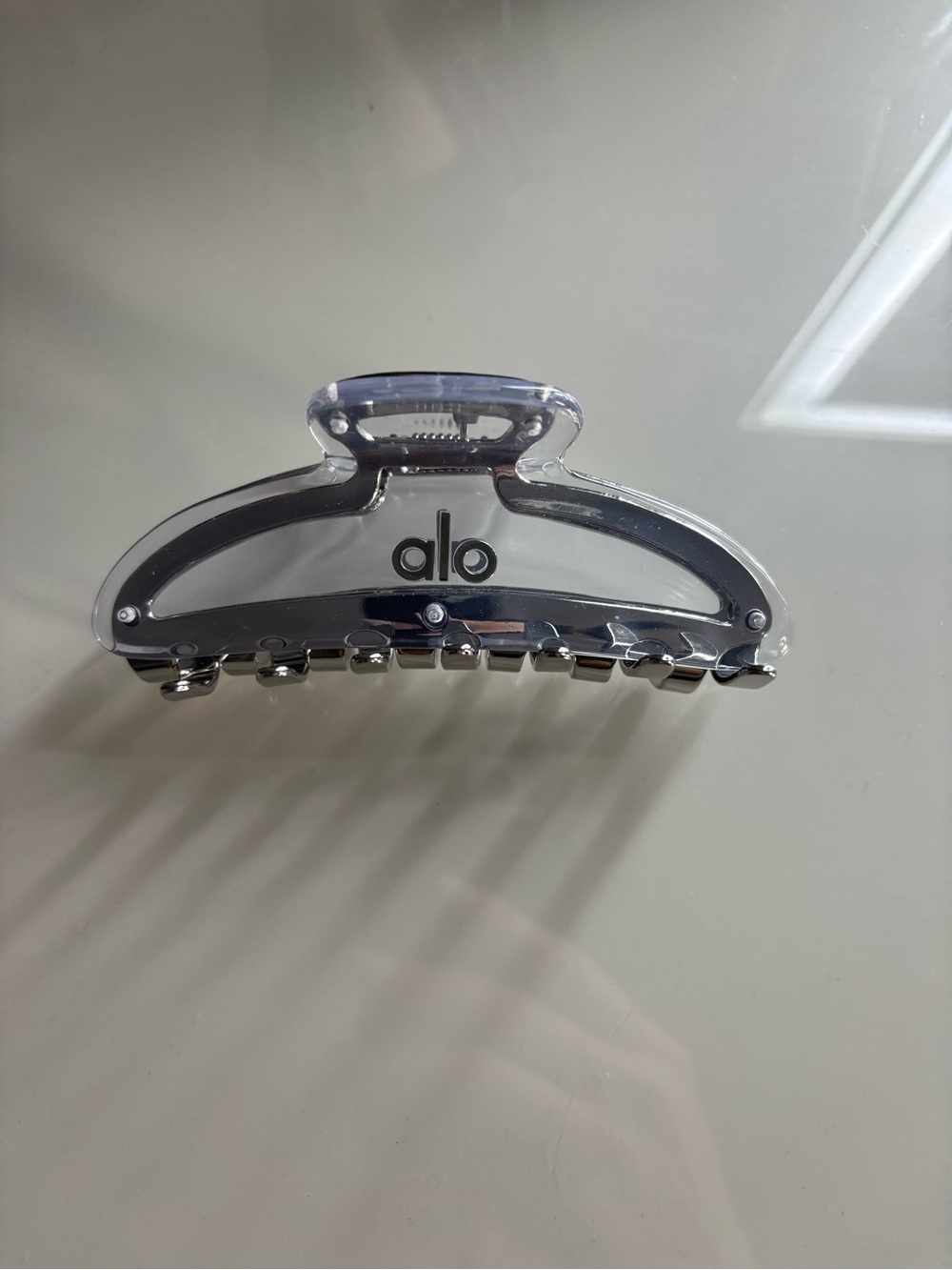 Alo claw clip